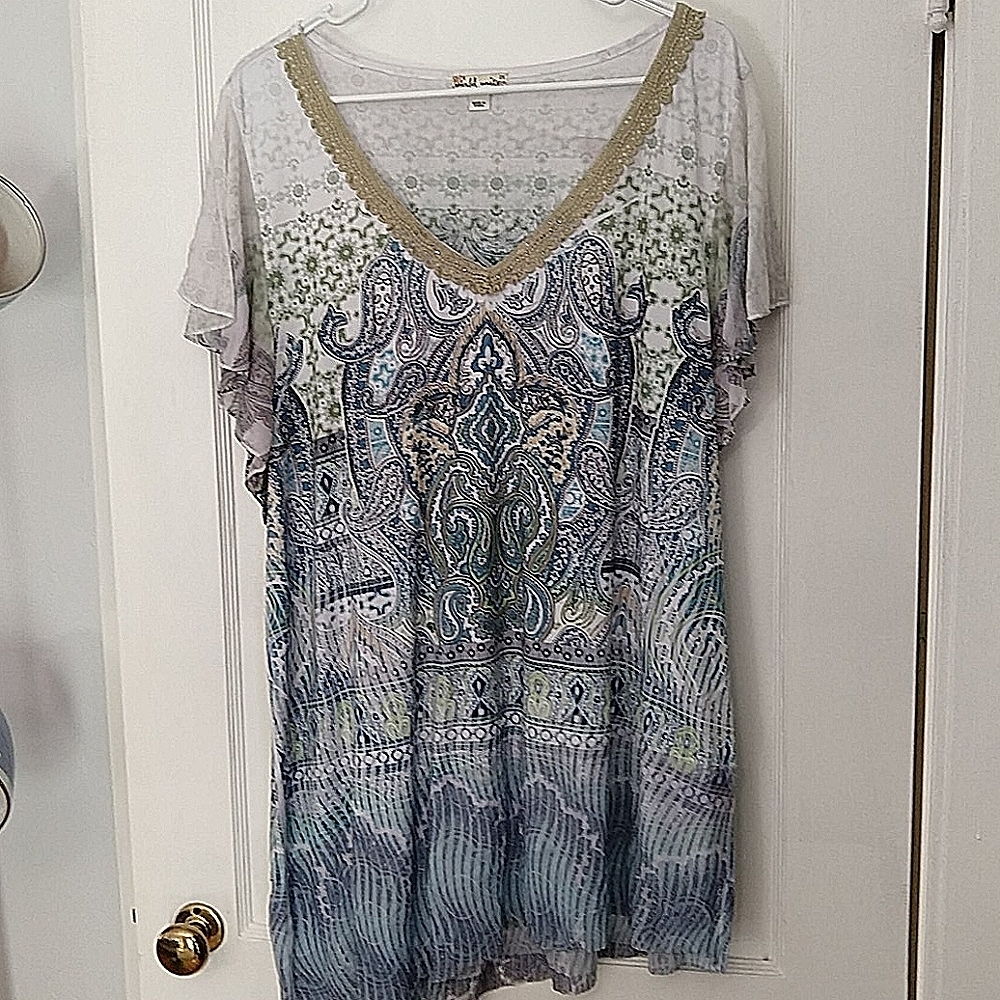 Asymmetric Colorful Top